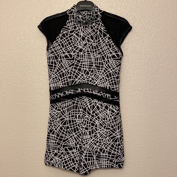 WEISSMAN Dance Costume biketard acro Radioactive
11828 Black white child- XLC - Picture 2 of 11